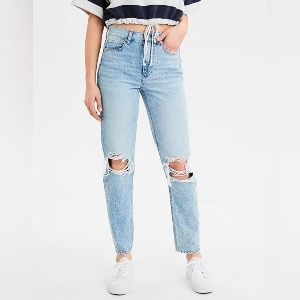 American eagle distressed mom jeans light wash sz 2